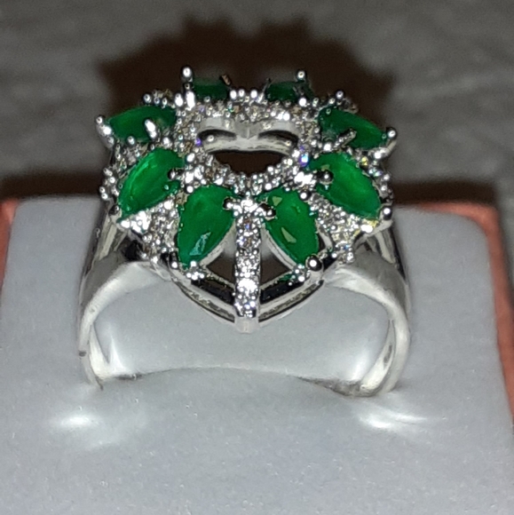925 Silver Emerald heart ring size 10 - Picture 2 of 8